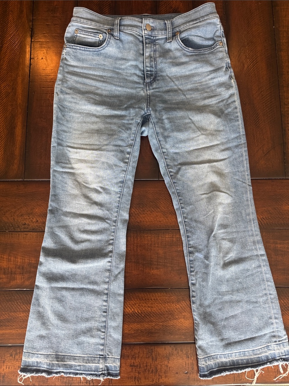 Vineyard Vines Light Wash Crop Flare Raw Hem Jeans - Size 6